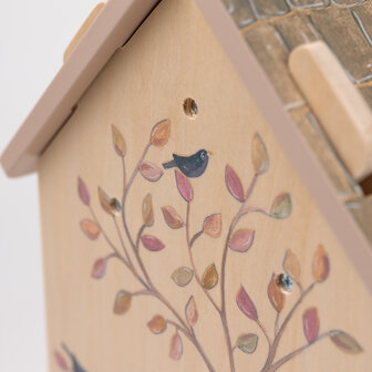 Poppenhuis met eekhoorns