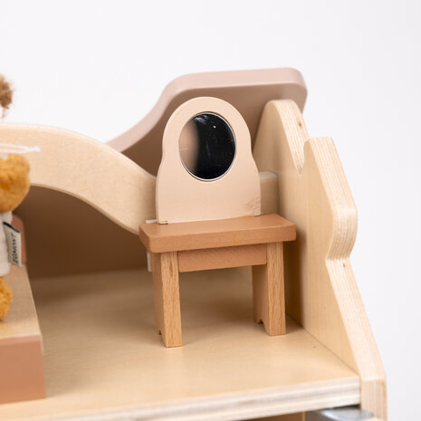 Poppenhuis met eekhoorns