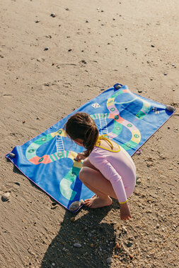 Speelhanddoek medium ' Snakes & Ladder'