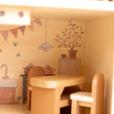 Poppenhuis met eekhoorns