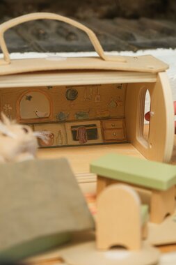 Blokhut met miniature friends